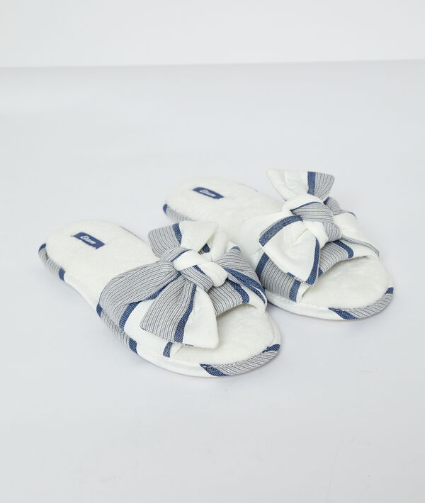 Zapatillas con lazada Zapatillas con lazada;${refinementColor}