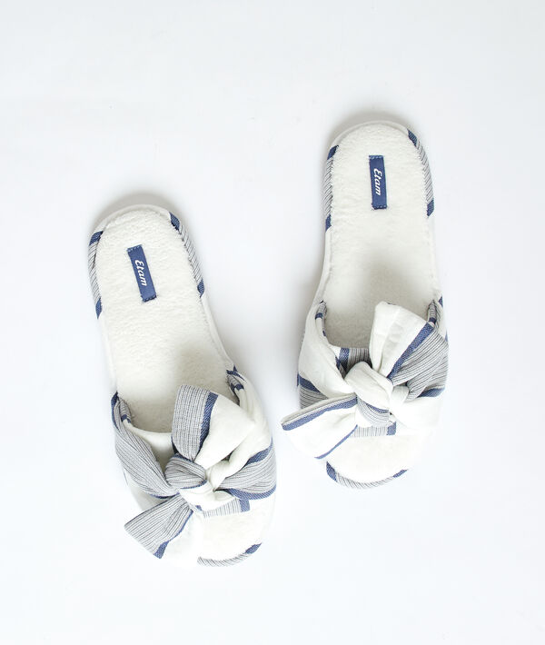Zapatillas con lazada Zapatillas con lazada;${refinementColor}