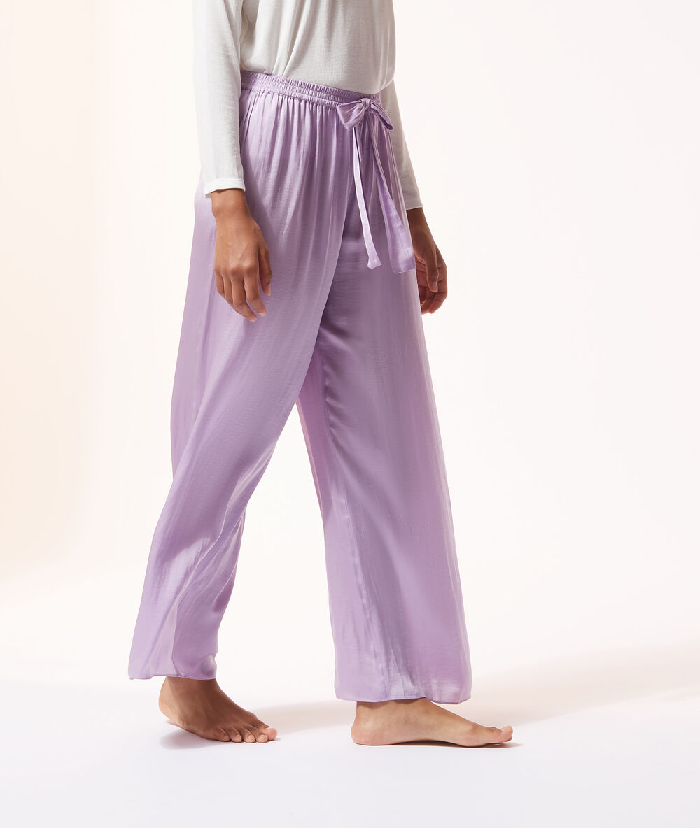 Pantalón ancho lavanda.