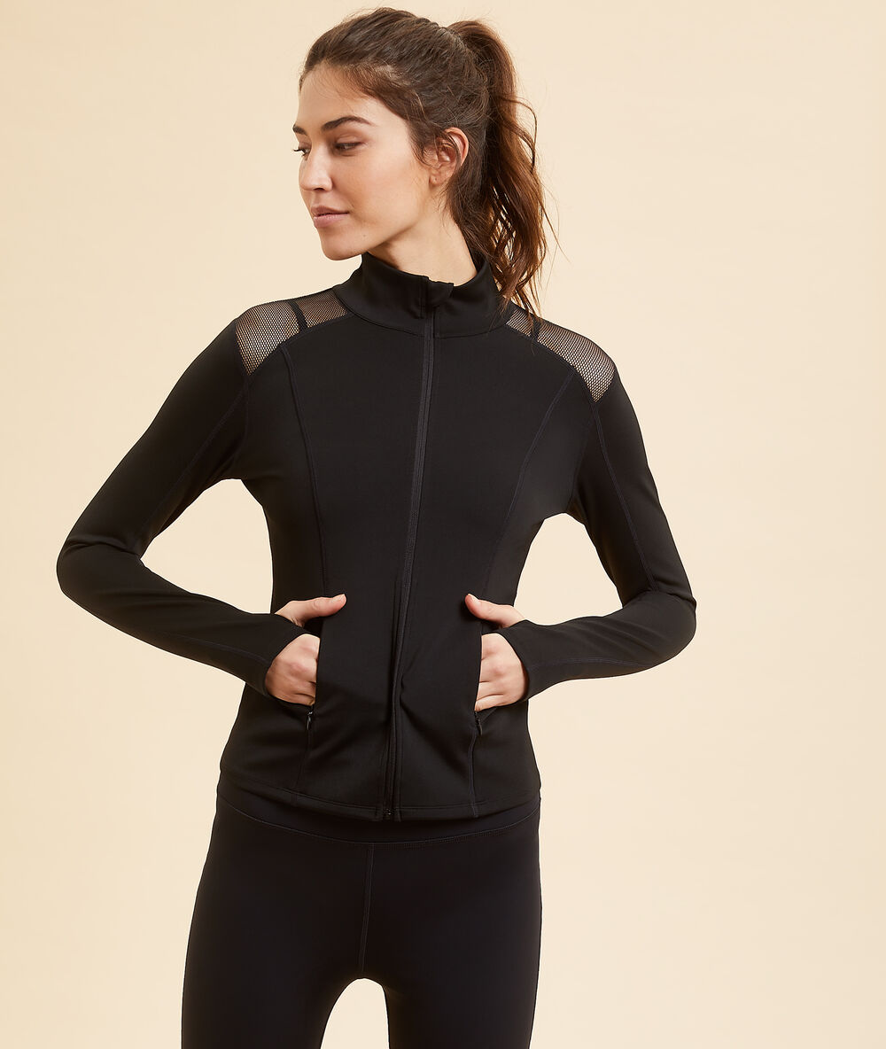 Chaqueta deportiva negro.