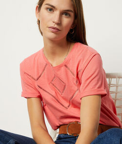Camiseta con bordados
