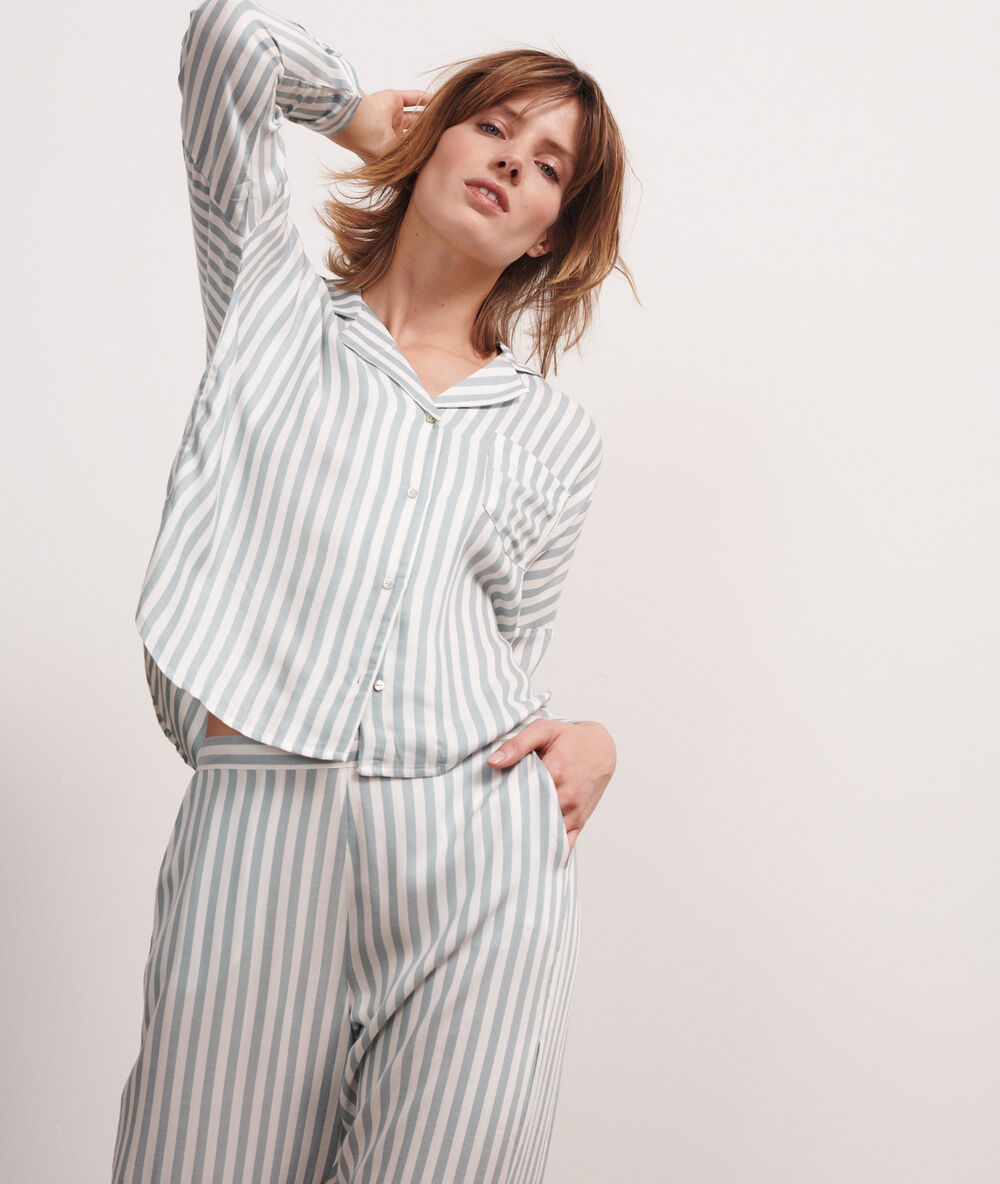 Chemise de pyjama à rayures imp fond vert.