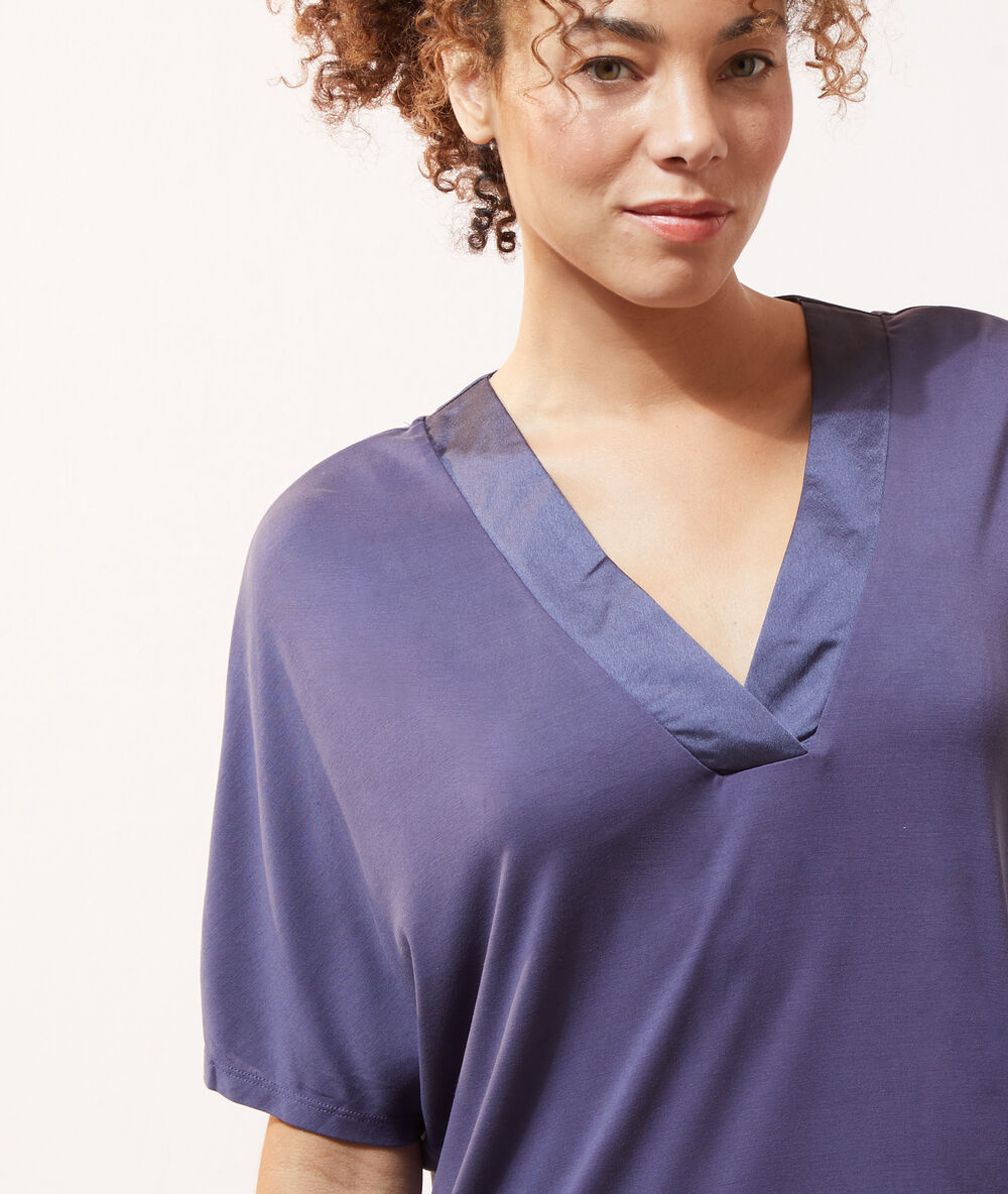 Chemise de nuit col satiné indigo.