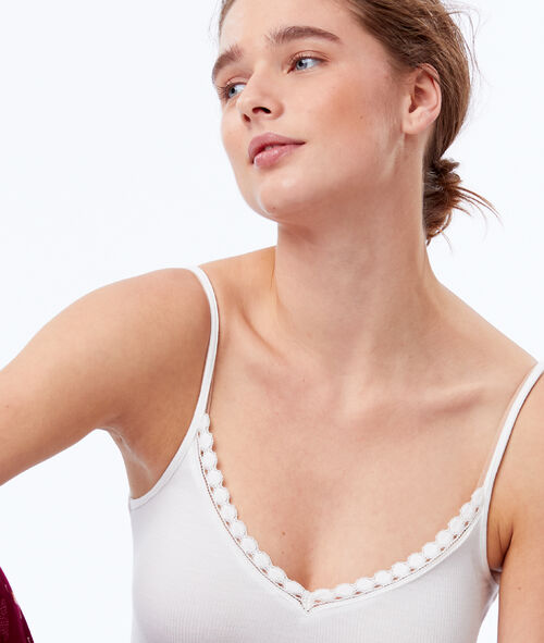 Top viscosa con motivos de encaje Top viscosa con motivos de encaje