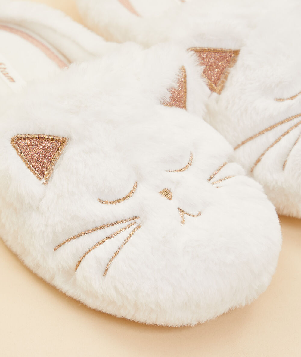 Zapatillas gato crudo.