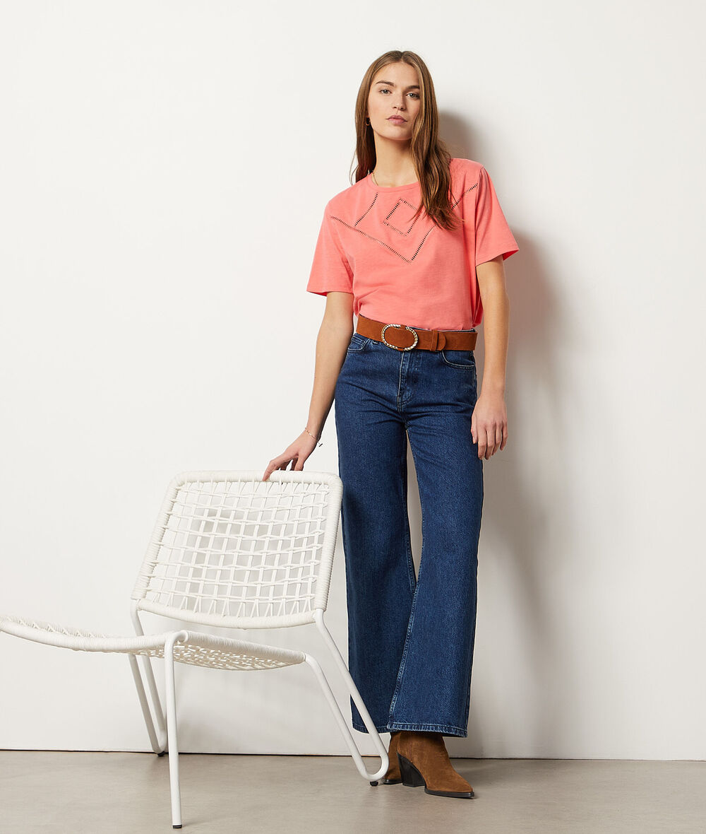 Camiseta con bordados;${refinementColor}