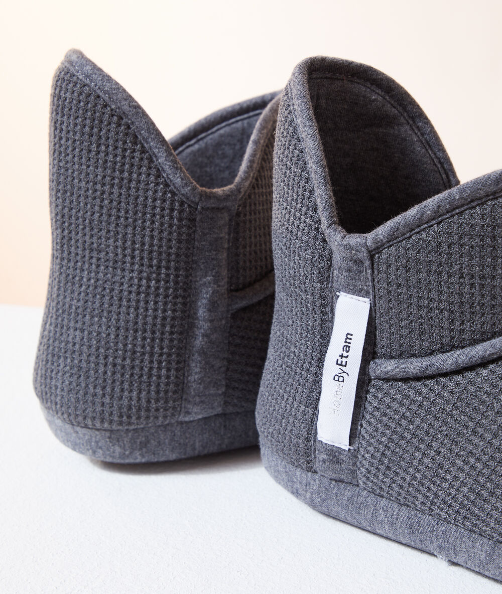 Chaussons bottines anthracite.