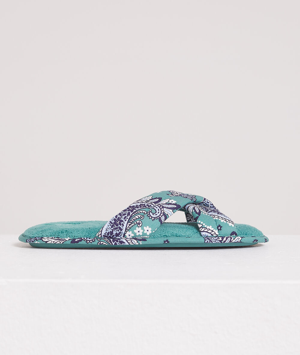 Zapatillas tipo chancla estampadas verde.