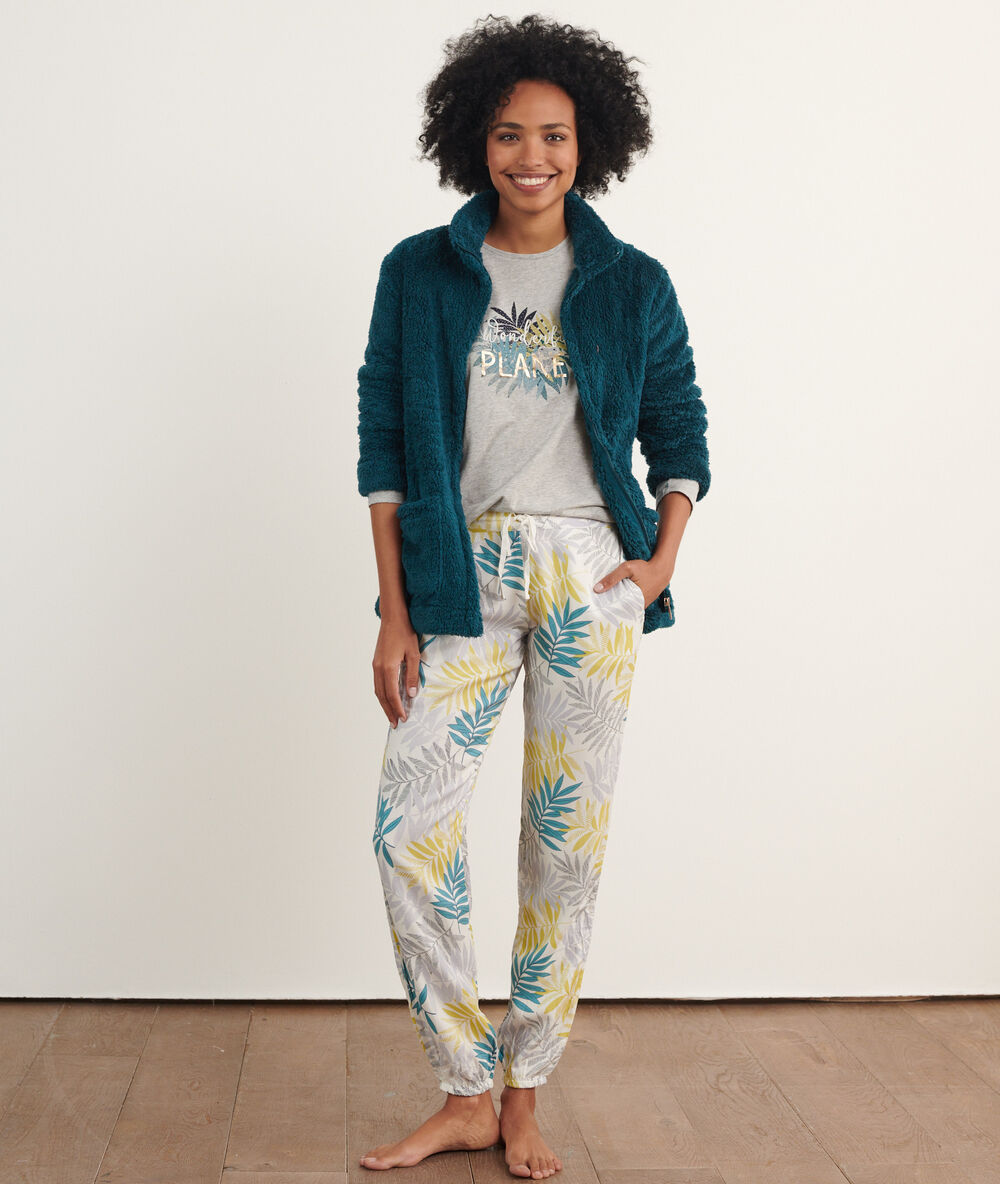 Pijama 3 piezas estampado hojas turquesa.
