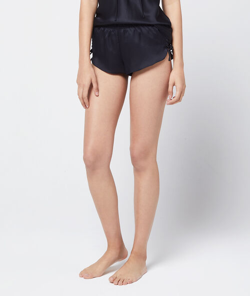 Pantalón corto anudado en los laterales Pantalón corto anudado en los laterales