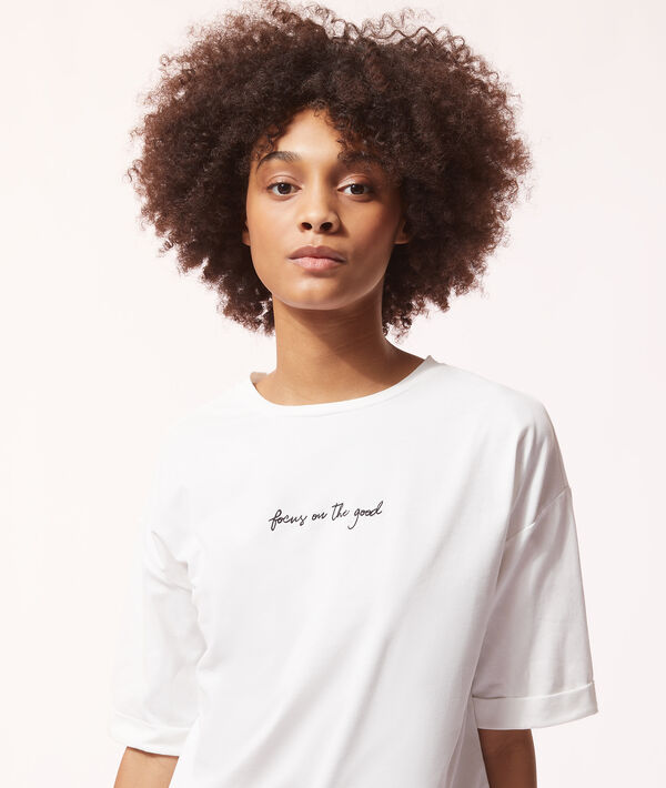 Camiseta 'focus on the good' Camiseta 'focus on the good';${refinementColor}