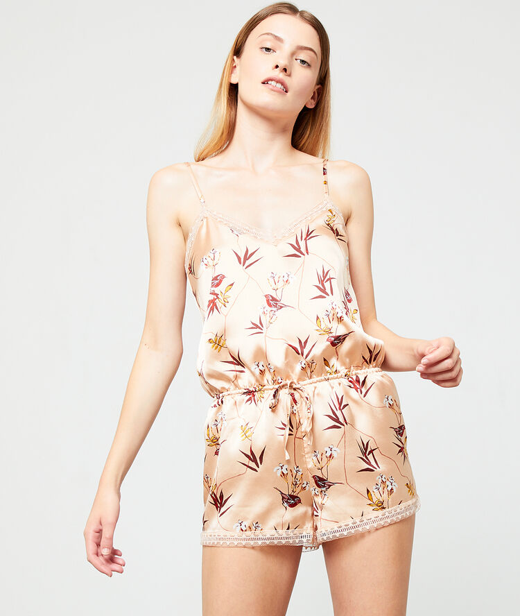 Mono corto de satén estampado floral rosa.