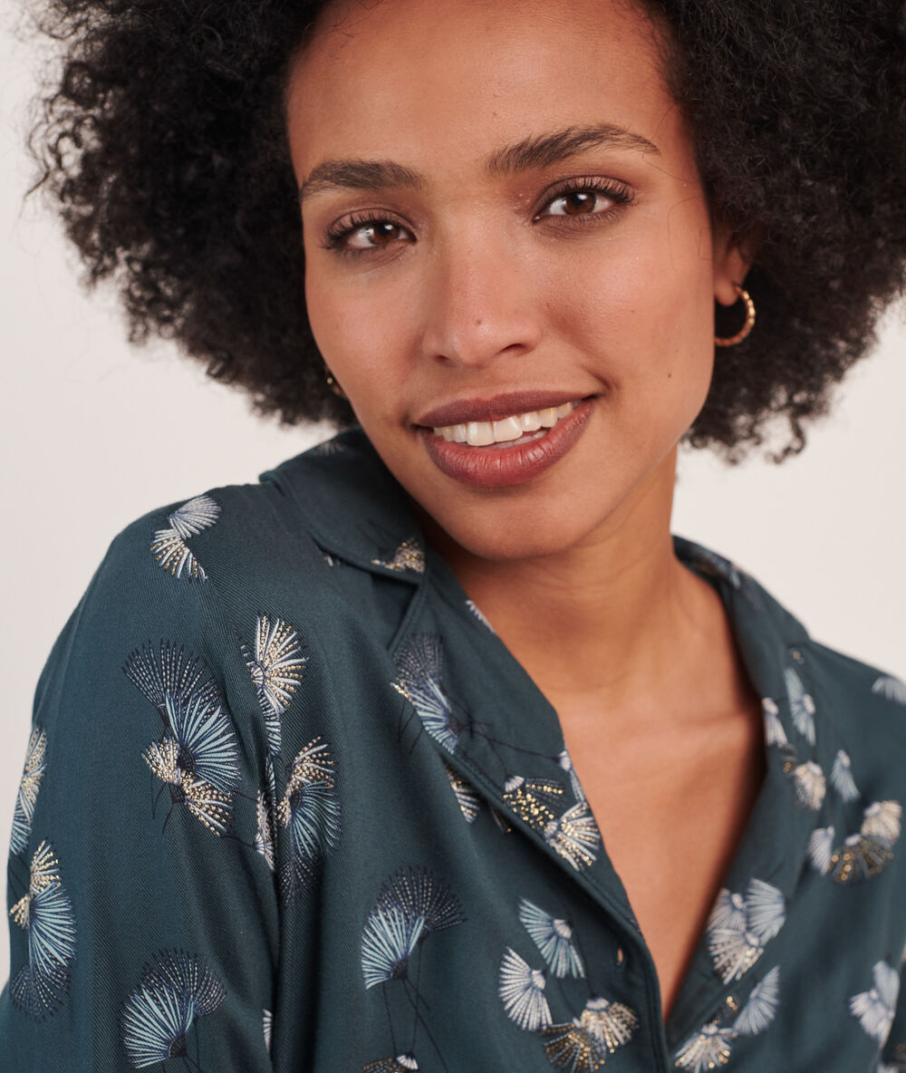 Camisa pijama estampada verde.