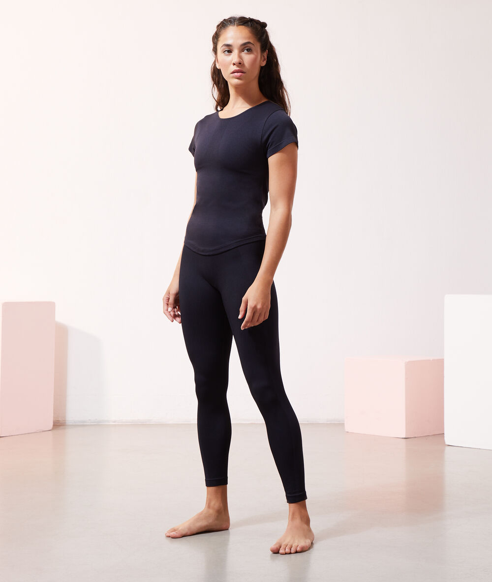 Camiseta de yoga negro.