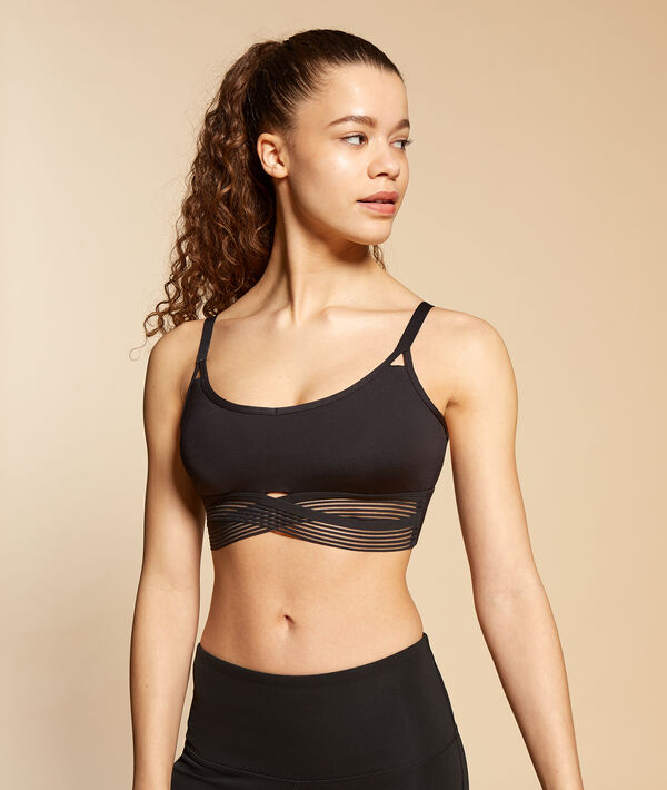 Top deportivo liso. Sujeción ligera Top deportivo liso. Sujeción ligera;${refinementColor}