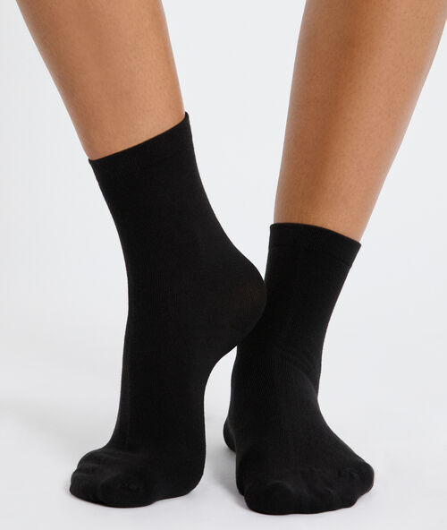 2 pares calcetines lisos negro.