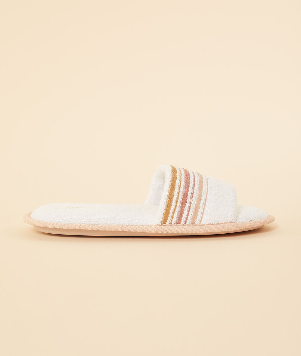 Zapatillas tipo chancla crudo.