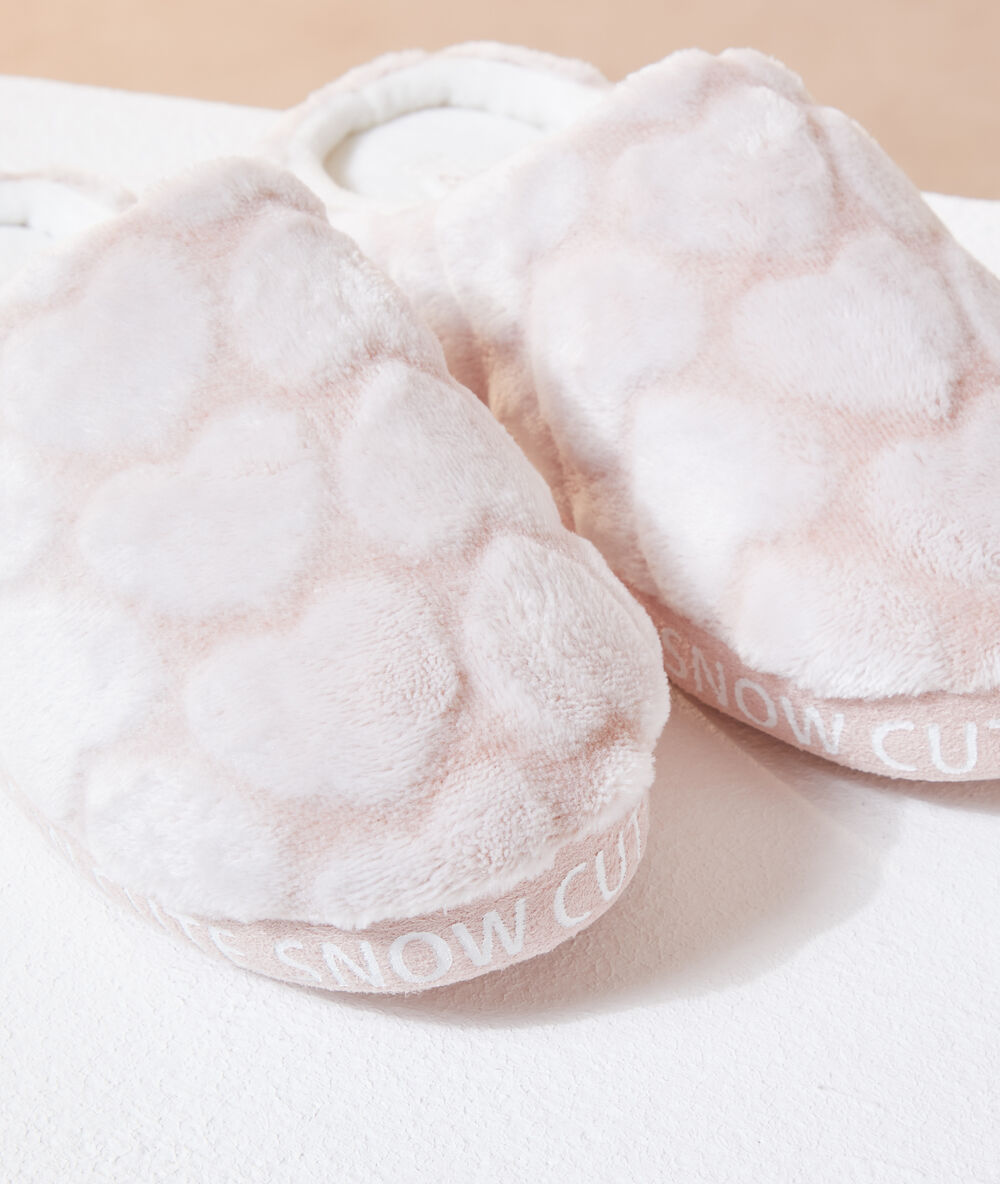 Zapatillas corazones 'snow cute' rosa.