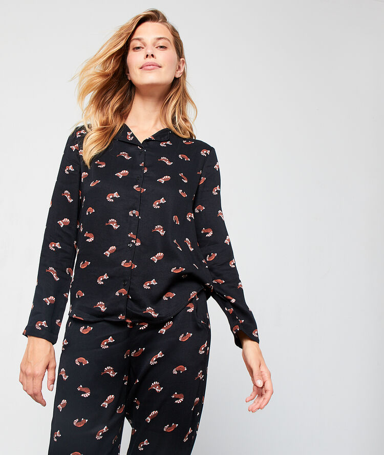 Camisa estampada negro.