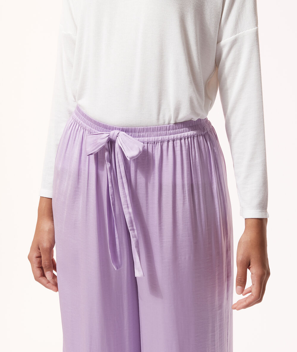 Pantalón ancho lavanda.