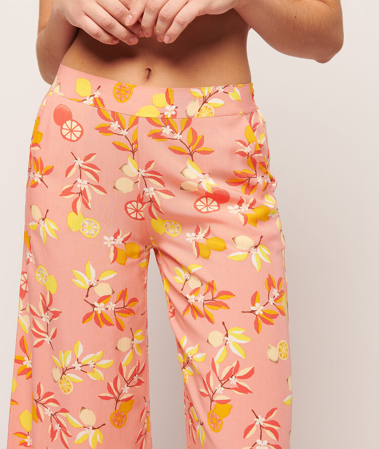 Pantalón recto estampado floral rosa.