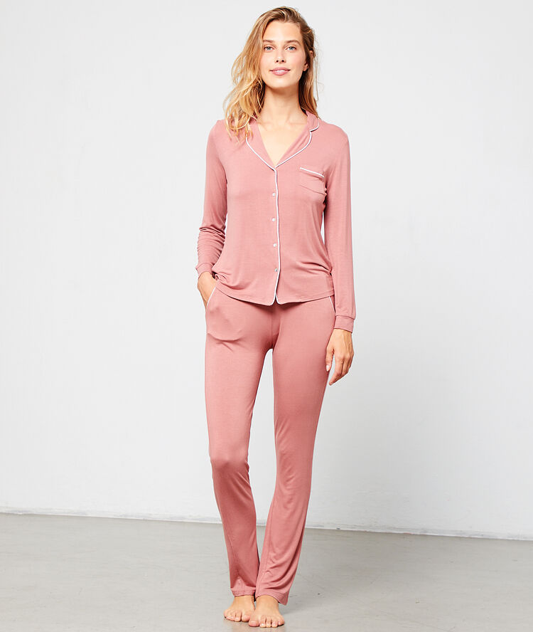 Camisa pijama rosa.