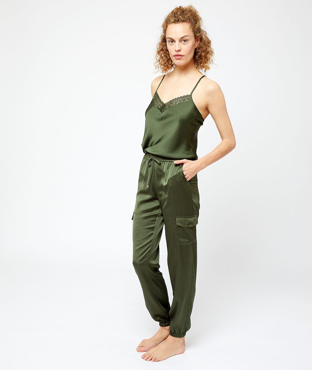 Pantalón pijama de satén, estilo cargo c.kaki.