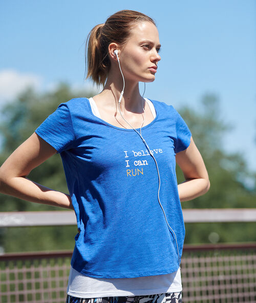 Camiseta deportiva con top integrado Camiseta deportiva con top integrado