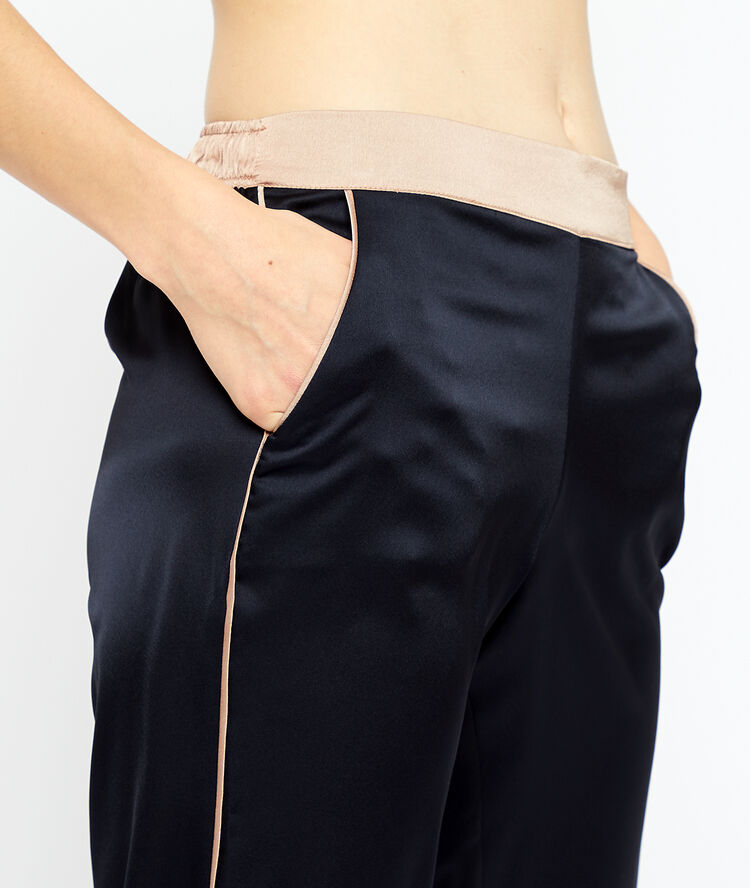 Pantalón pijama satén negro.