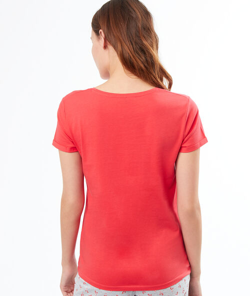 Camiseta manga corta con mensaje coral.