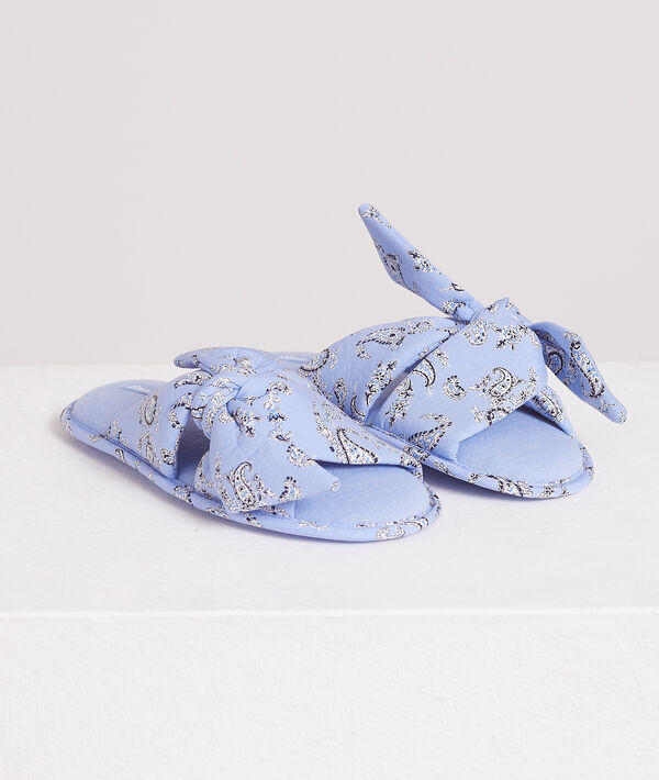 Zapatillas estampadas con lazada Zapatillas estampadas con lazada;${refinementColor}