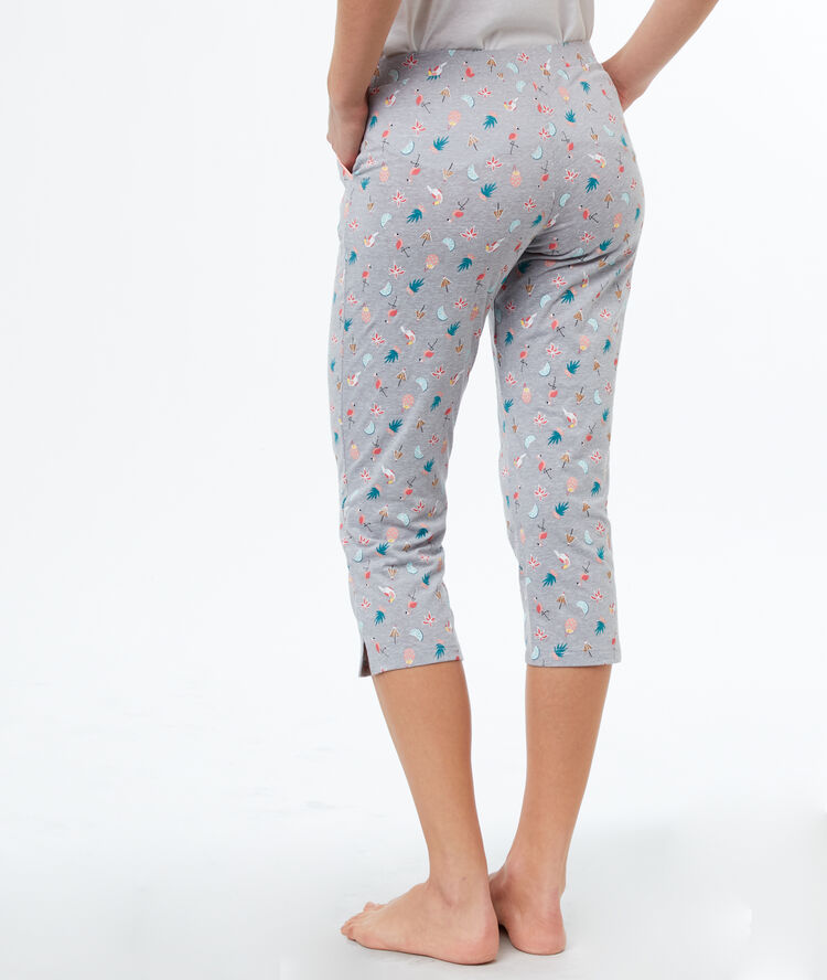 Pantalón tipo pirata estampado blanco.