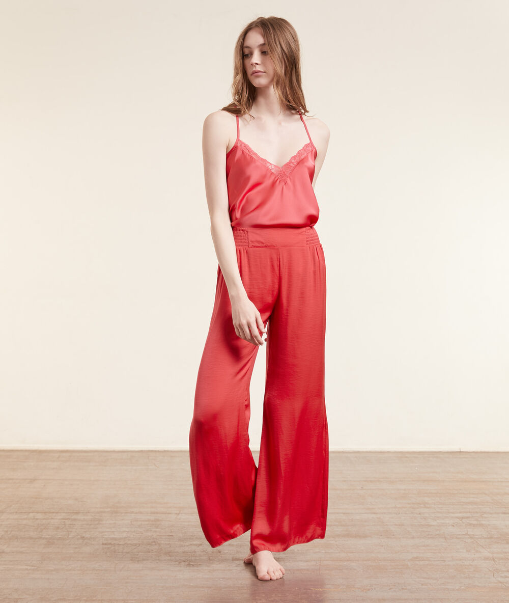 Pantalón de pijama ancho de satén rosa.