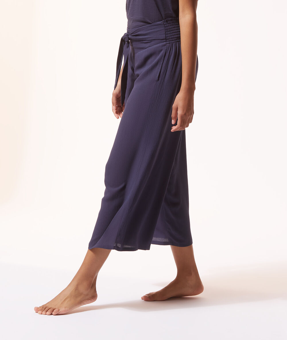Pantalón 7/8 con lazada índigo.