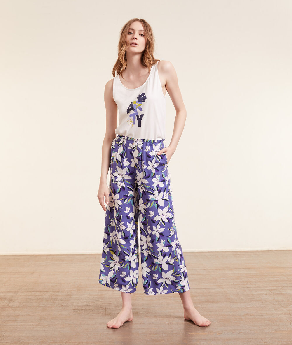 Pantalón 7/8 estampado lila.