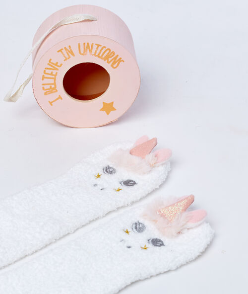 Caja con calcetines unicornio rosa.