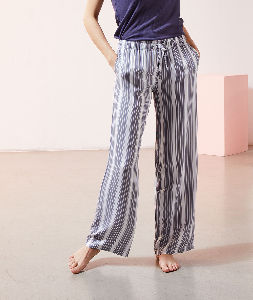 Pantalon à rayures indigo.