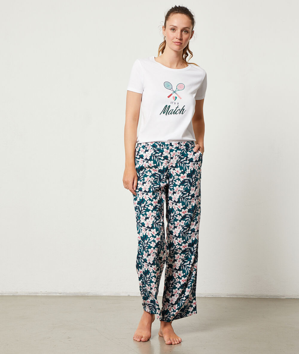 Pantalón estampado floral verde.
