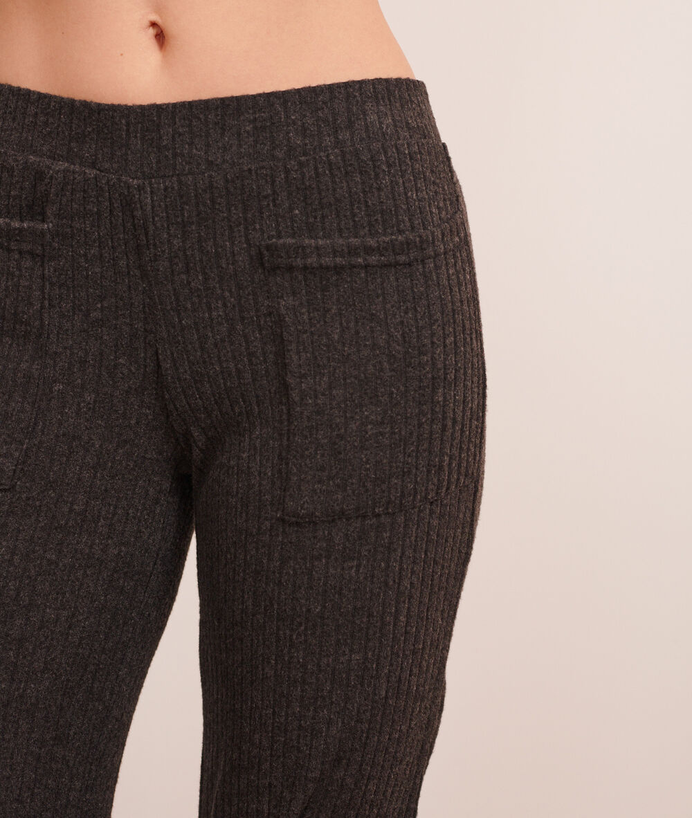Pantalón canalé antracita.