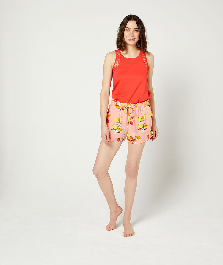 Pantalón corto estampado frutas rosa.