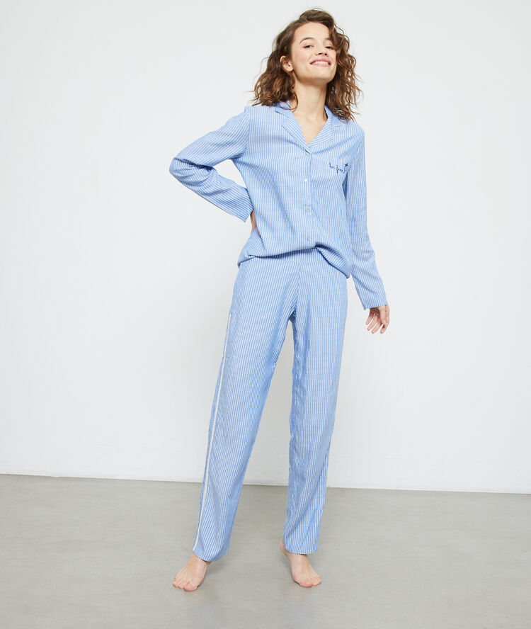 Pantalón estampado de rayas azul.
