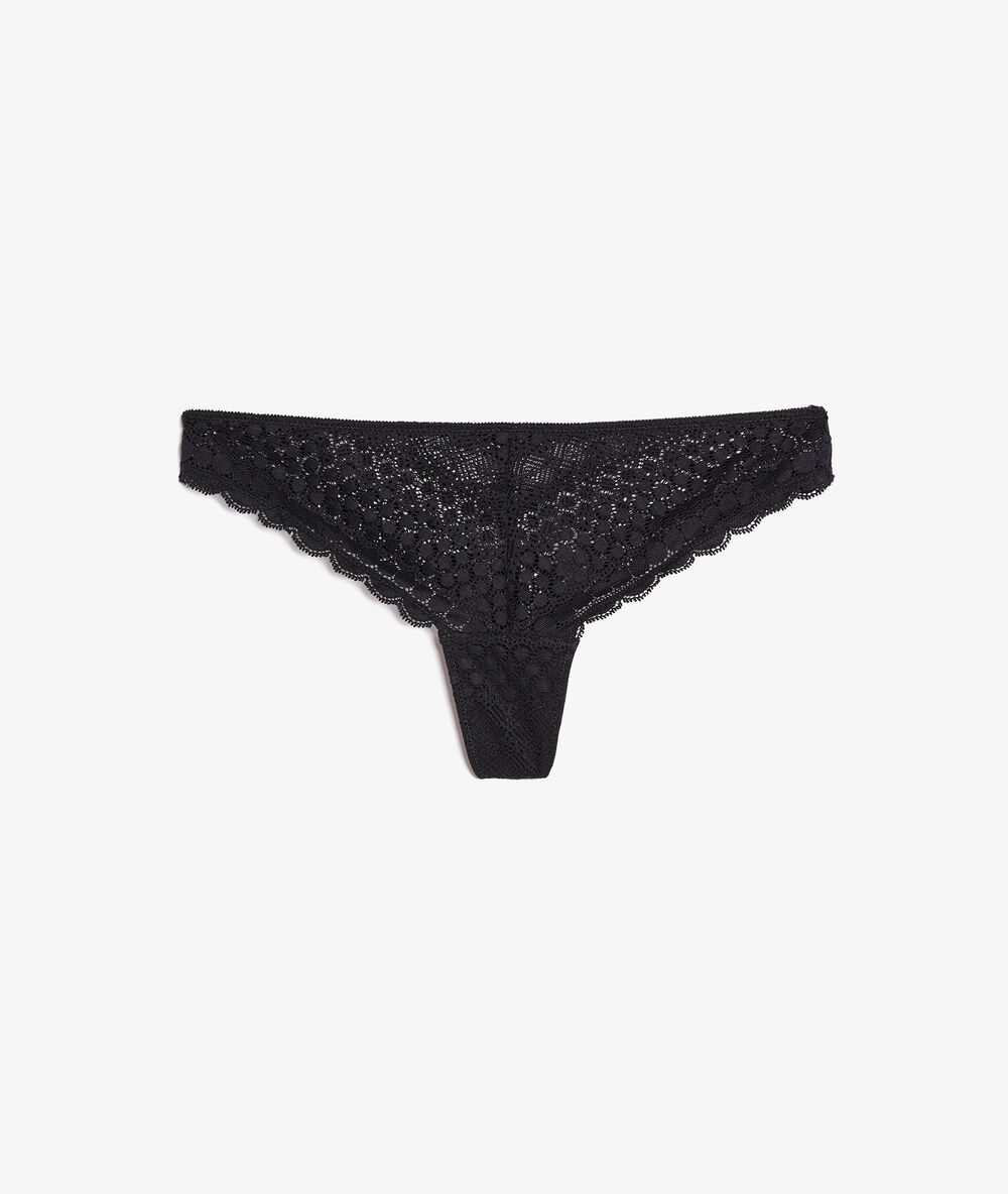 Tanga de encaje negro.