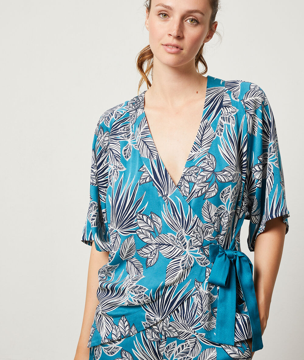 Camisa pijama anudada turquesa.