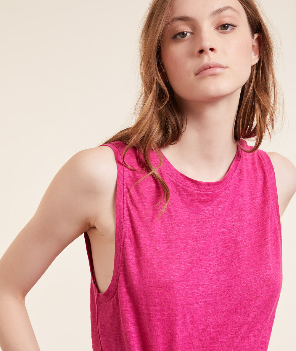 Top liso de lino fucsia.