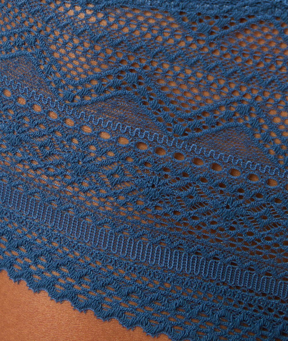 Culote de encaje azul.