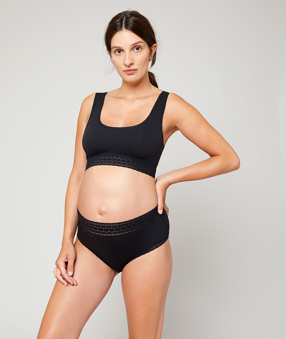 Top de microfibra negro.