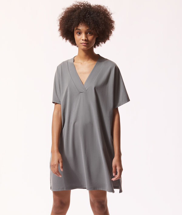 Camisón corto escote en V Camisón corto escote en V;${refinementColor}