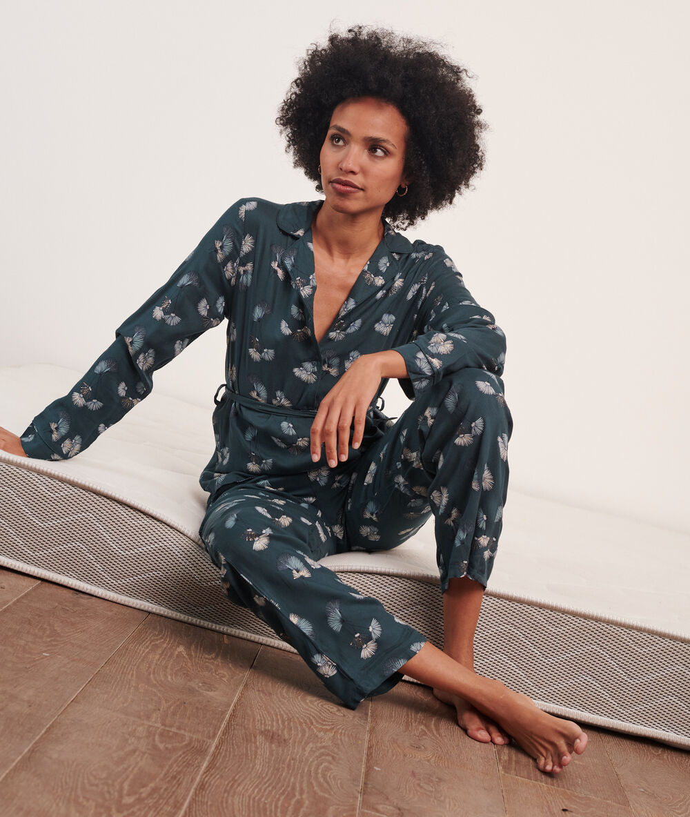 Pantalón estampado verde.