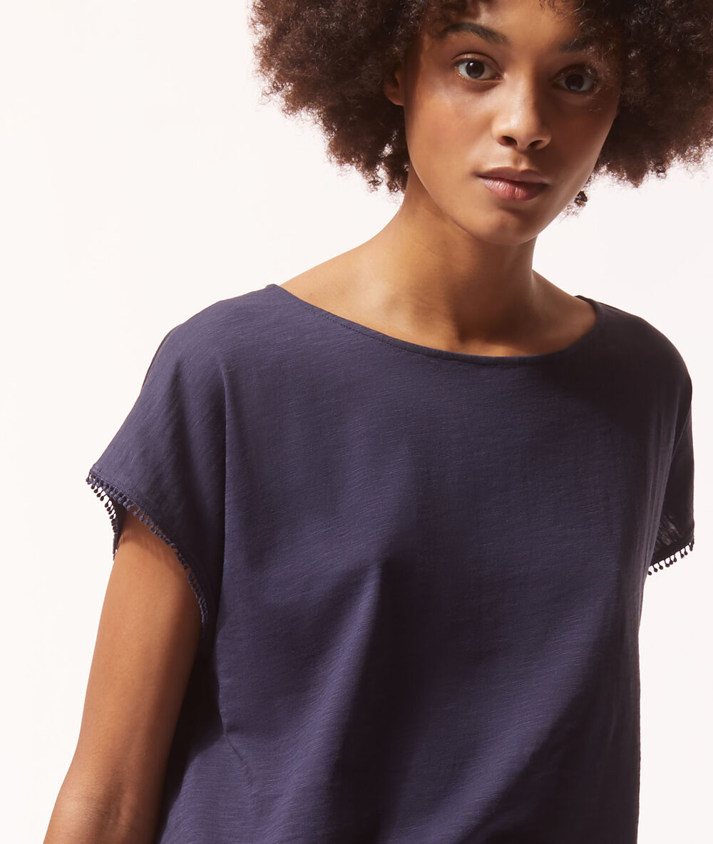 Camiseta lisa índigo.