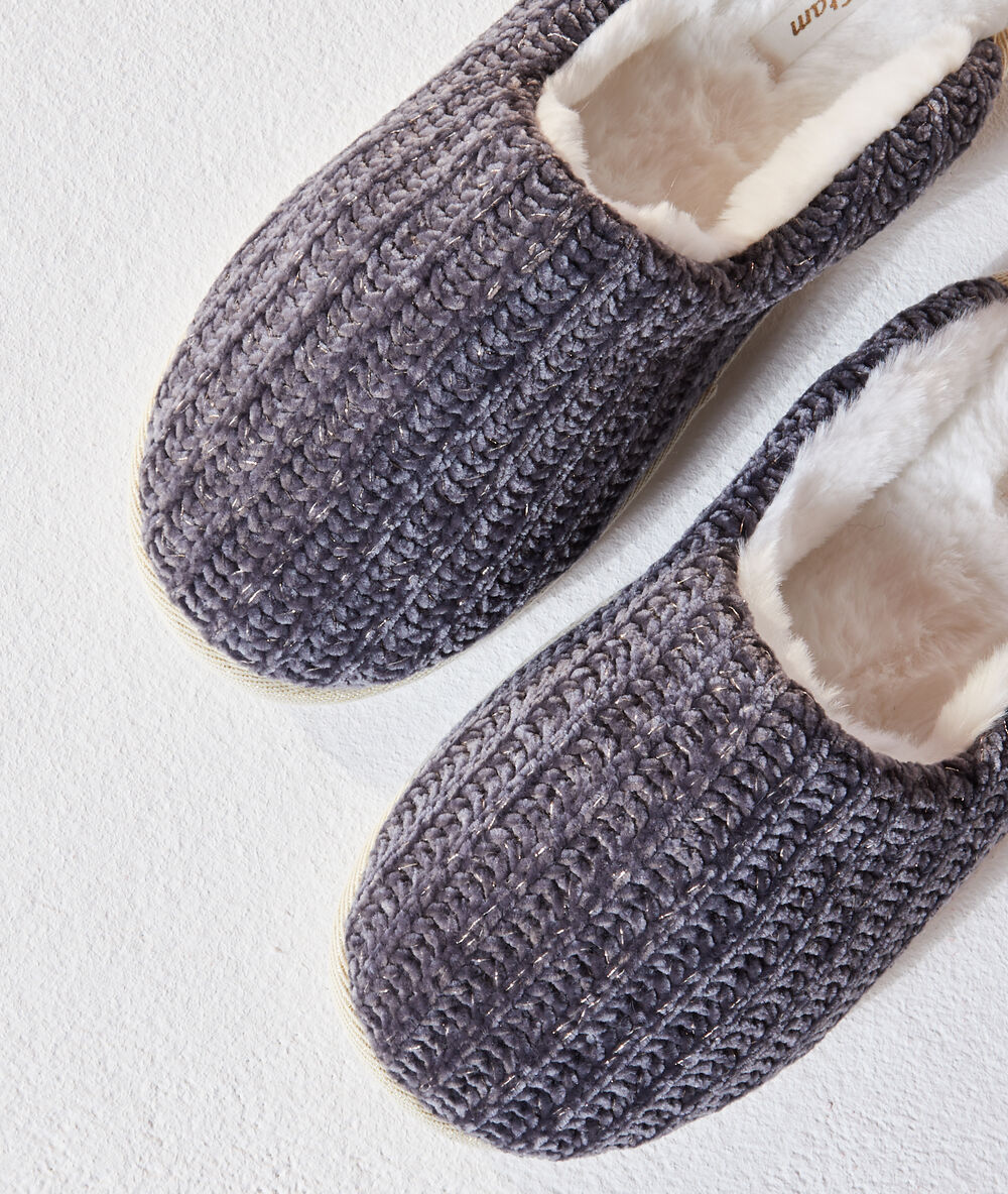 Zapatillas tricotadas con forro interior antracita.